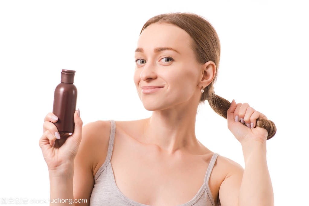 秀发如丝 年轻女性如何通过油类沐浴用品呵护美丽秀发