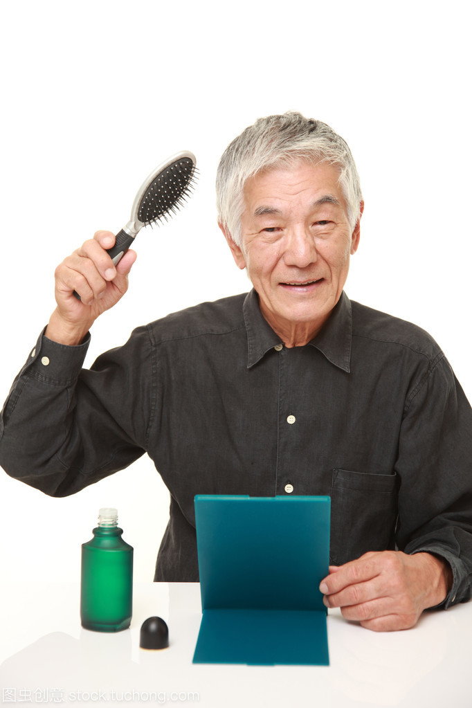 高级日本人如何通过专业沐浴用品实现头发恢复与头皮健康